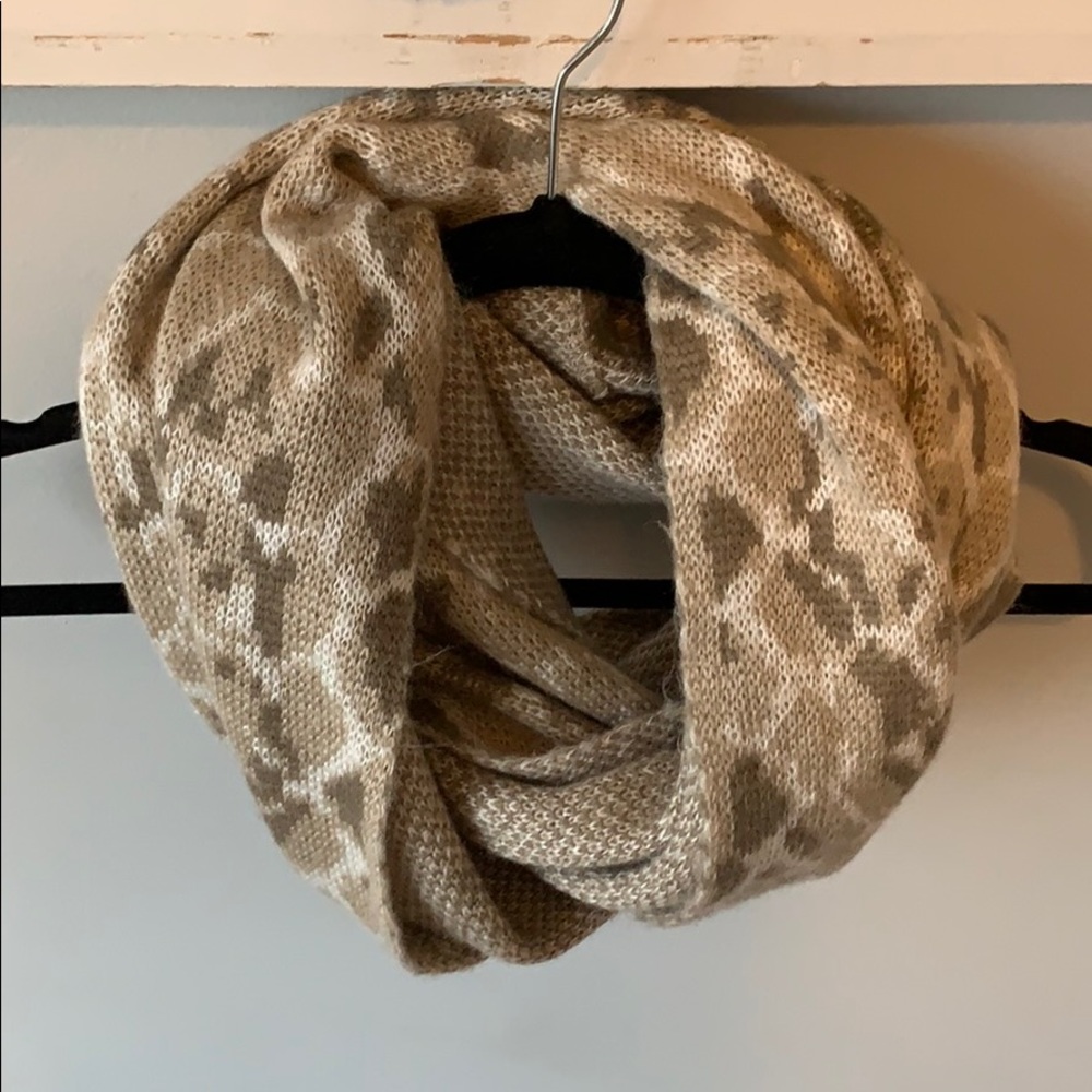 Infinity scarf